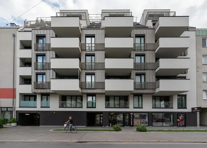 Luxurious Living With Beautiful Terrace *