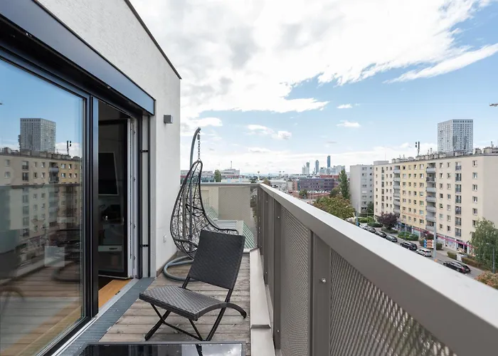 Luxurious Living With Beautiful Terrace *